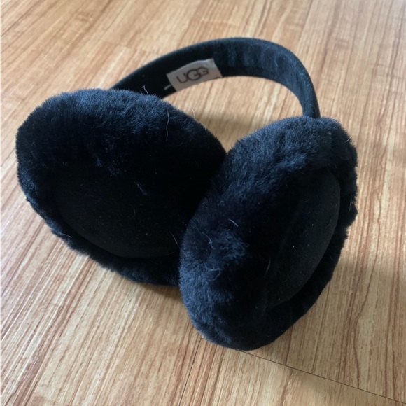 Ugg earmuffs - Picture 1 of 2